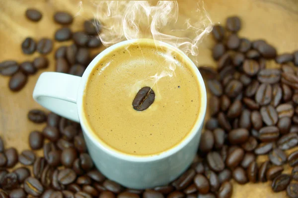 Kávé és kávé bab fa háttér — Stock Fotó