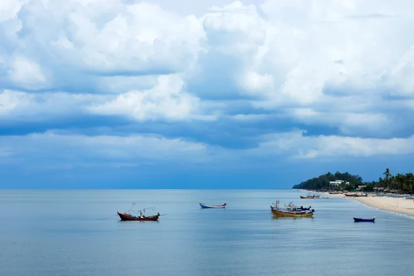Tropisch strand. hemel en zee. Thailand. — Stockfoto