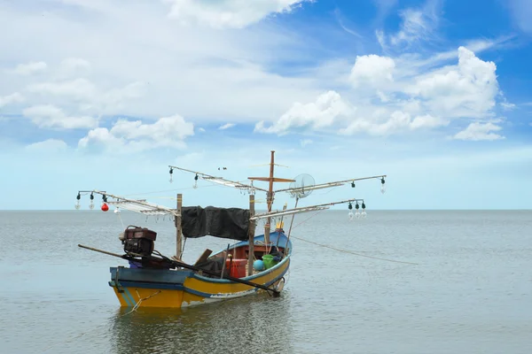 Pequenos barcos de pesca de lulas — Fotografia de Stock