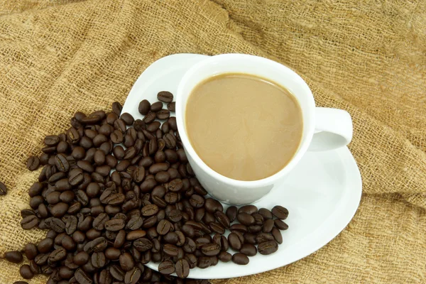Kahve ve kahve çekirdeği el yapımı kumaş. — Stok fotoğraf