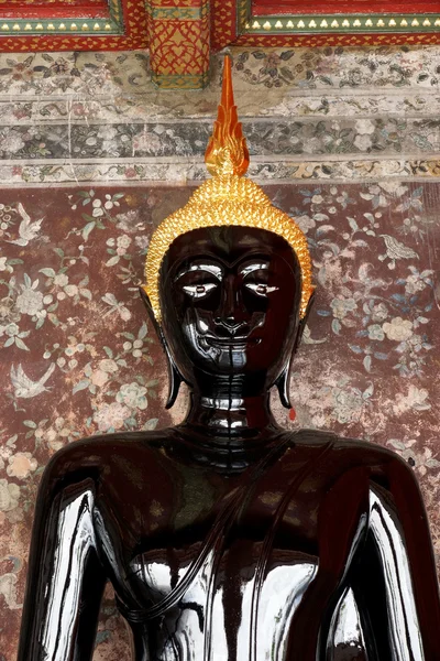 Czarny Budda starożytnej świątyni, Tajlandia. — Zdjęcie stockowe