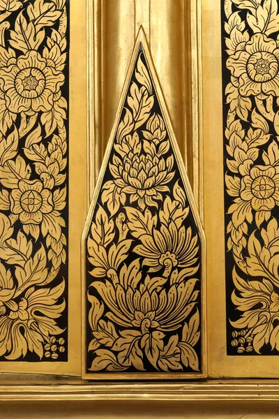 Ancient Thai pattern on door in Thailand Buddha Temple , Asian B — Stock Photo, Image