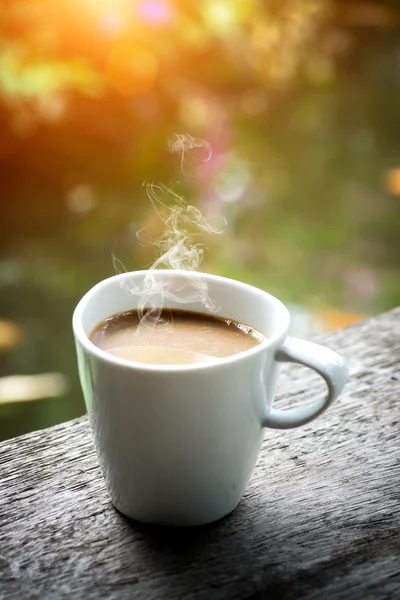 Café de la mañana con vidrio blanco . — Foto de Stock