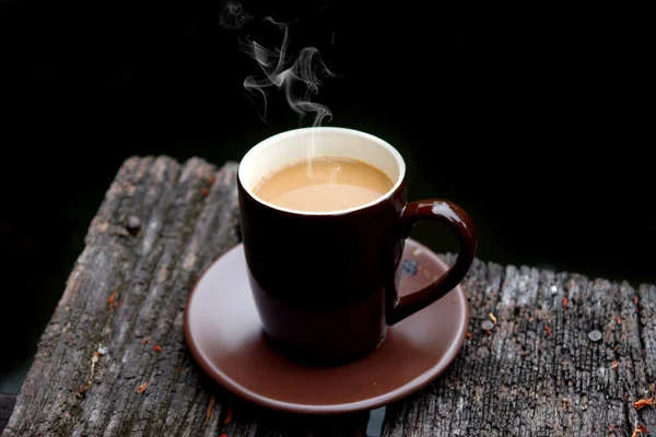朝のコーヒーが暗いガラス. — ストック写真