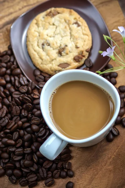 Coffee and cookie on a wood background. — Stock Photo, Image