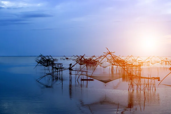 Silhouette of traditional fishing method using a bamboo square d — Stock Photo, Image