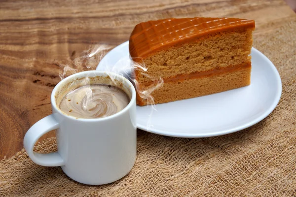 Vanille cake op hout en doek. — Stockfoto