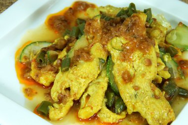 Fıstık soslu ızgara domuz köri tozu