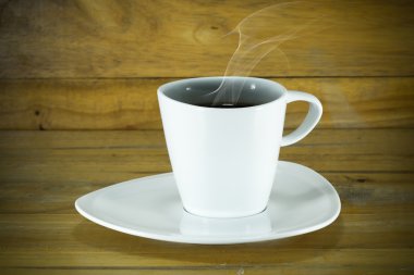 kahve fincanı ve tabağı bir odun.