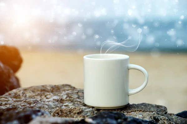 Coffee on the beach. — Stock Photo, Image