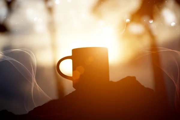 Kaffee-Silhouetten bei Sonnenuntergang. — Stockfoto