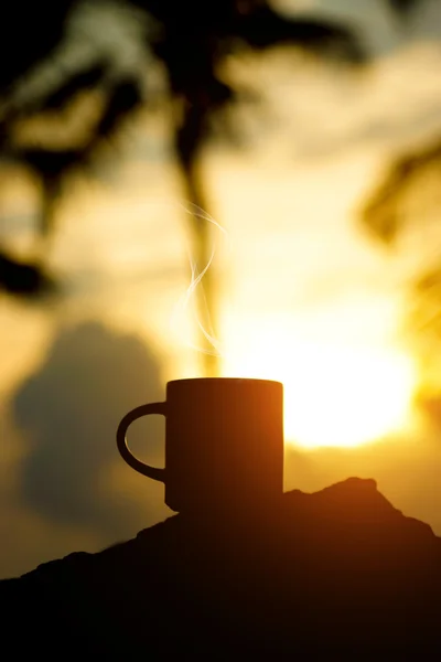 Koffie silhouetten op zonsondergang. — Stockfoto