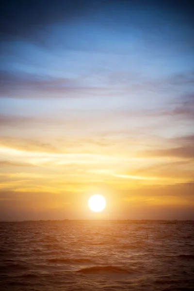 Black water of the Lake at sunset. — Stock Photo, Image