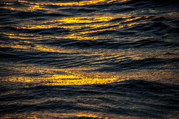 Black water of the Lake at sunset. — Stock Photo, Image