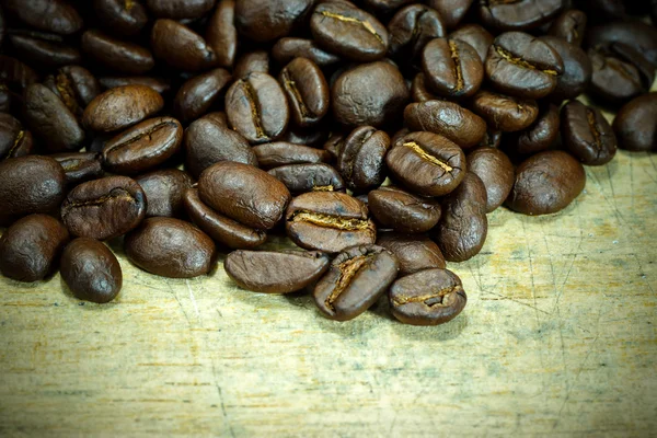 Kaffe bean på trä bakgrund — Stockfoto