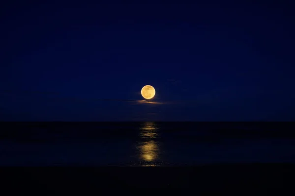 Full Moon Beach Deep Blue Sky — Stock Photo, Image