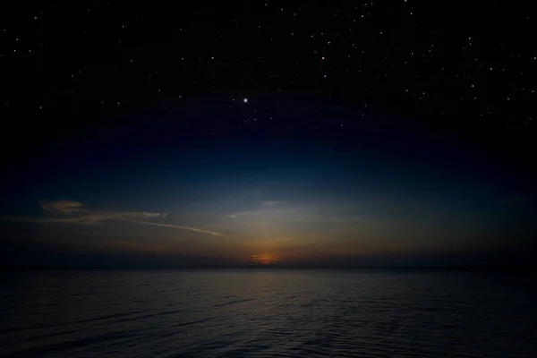 Obraz Mořského Pláště Soumračná Obloha Hvězdami Jezera — Stock fotografie