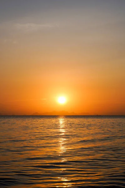 Deniz Manzarası Göl Kenarında Gün Batımı Gökyüzü Bomboş — Stok fotoğraf