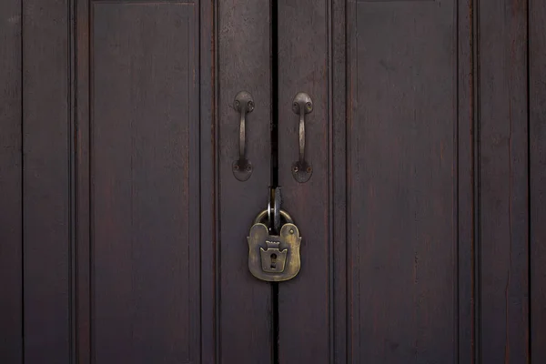 Porta Legno Con Chiave Antica — Foto Stock