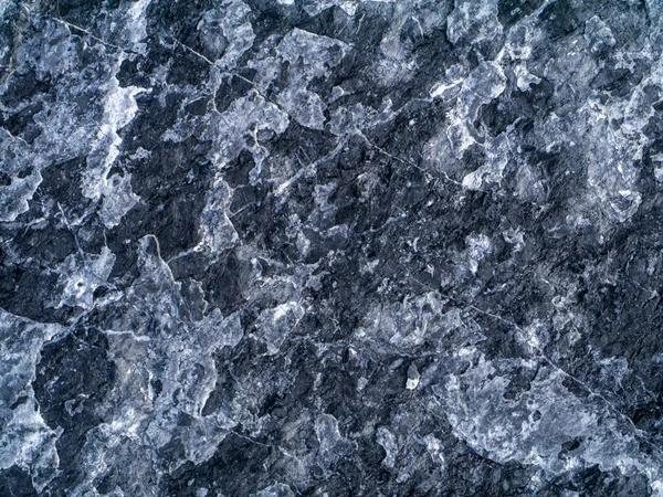 花岗岩岩石背景的深蓝色和白色的特写 — 图库照片