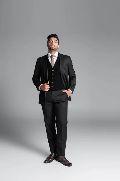 Full Length Stylish Muslim Groom Suit Posing Hand Pocket While — Stock Photo, Image