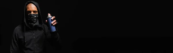Африканський Американський Хуліган Неясним Обличчям Тримає Розпилювальну Фарбу Ізольовану Чорному — стокове фото