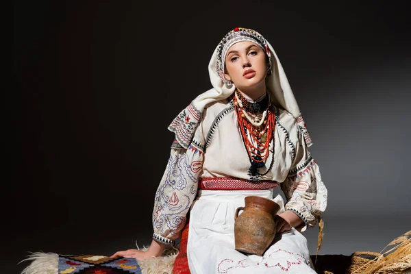 Young Ukrainian Woman Traditional Clothing Ornament Holding Clay Pot Sitting — ストック写真