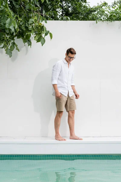 Full Length Barefoot Man Shirt Standing Pool White Wall — Φωτογραφία Αρχείου