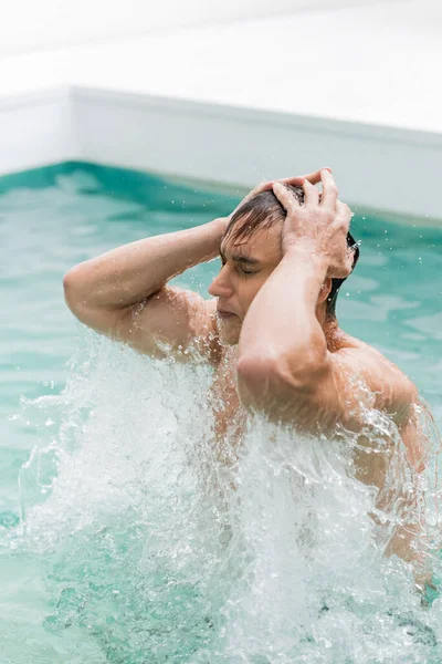 Man Closed Eyes Touching Wet Hair While Bathing Pool — 图库照片