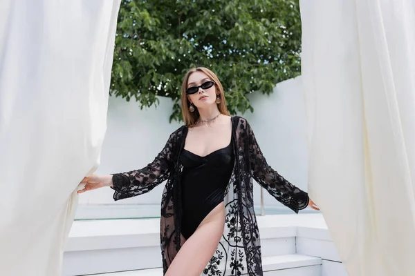Trendy Woman Swimsuit Guipure Robe Holding Curtains Resort — Stockfoto