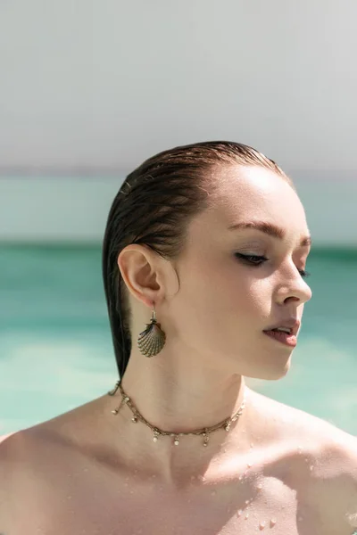 Portrait Pretty Woman Accessories Sunbathing Swimming Pool — Stock Photo, Image