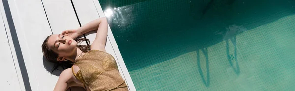 Top View Pretty Woman Summer Dress Swimwear Lying Pool Banner — Stock Photo, Image