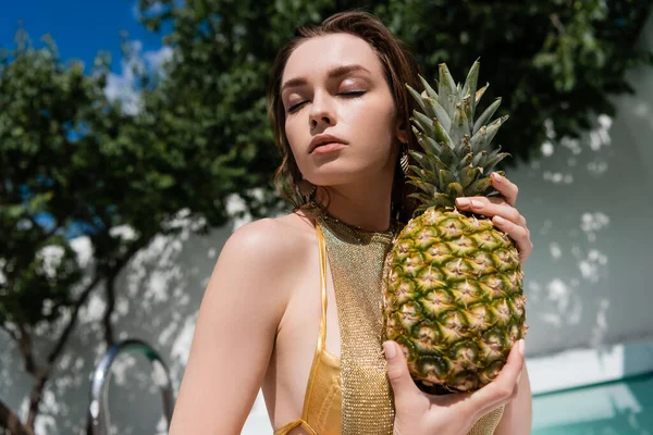 Low Angle View Young Woman Closed Eyes Holding Ripe Pineapple — Fotografia de Stock