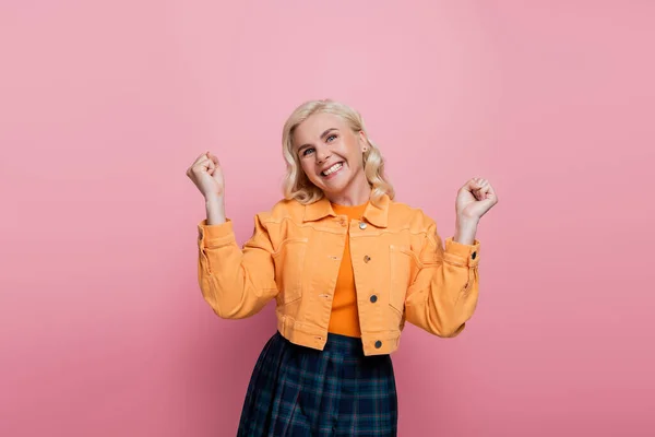 Cheerful Blonde Woman Showing Yes Gesture Isolated Pink — Stok fotoğraf