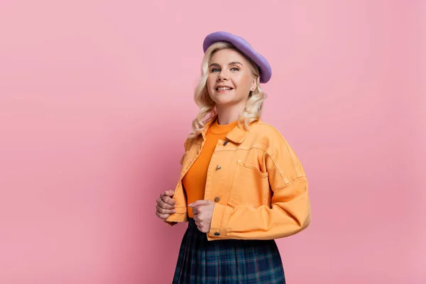 Stylish Woman Beret Looking Camera Isolated Pink — Fotografie, imagine de stoc