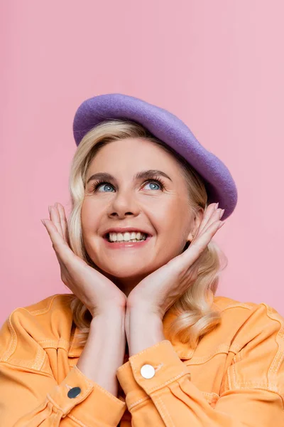 Portrait Positive Blonde Woman Beret Looking Away Isolated Pink — Stockfoto