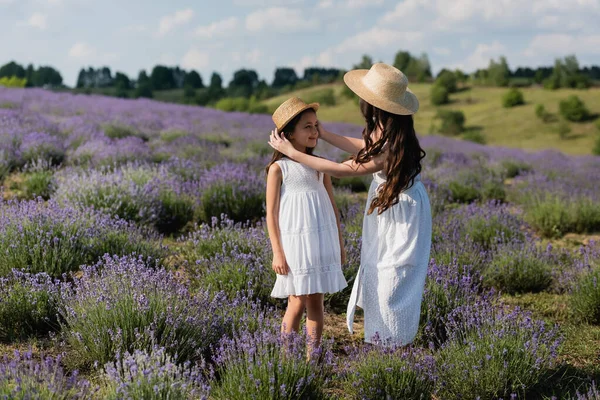 Woman Long Hair Adjusting Straw Hat Daughter Field — Foto de Stock