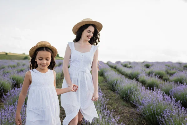 Brunette Woman Girl White Dresses Holding Hands Walking Field — 图库照片