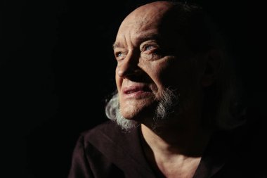 Sakallı yaşlı bir keşişin portresi.