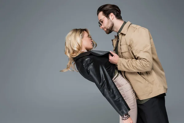 Side View Bearded Man Sunglasses Pulling Leather Jacket Blonde Woman — 图库照片