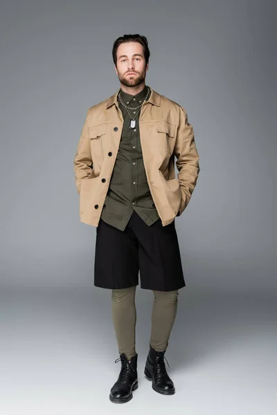 Full Length Bearded Man Trendy Outfit Posing Hands Pockets Grey — Stok fotoğraf