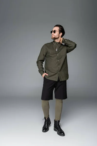 Full Length Bearded Man Sunglasses Stylish Outfit Posing Hand Pocket — 图库照片