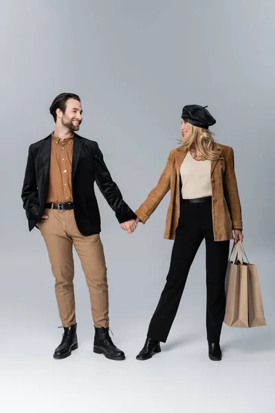 Happy Man Holding Hands Blonde Woman Stylish Beret Standing Shopping — Stok fotoğraf