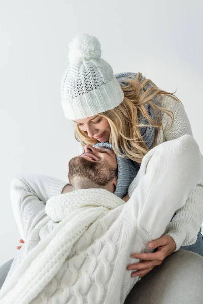 Happy Blonde Woman Knitted Hat Looking Smiling Boyfriend Winter Outfit — Fotografia de Stock