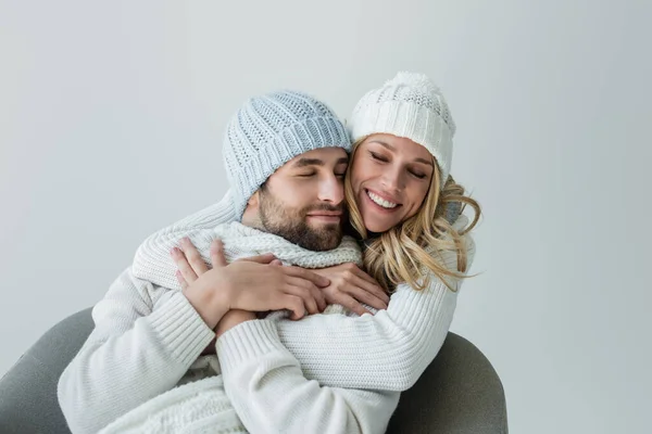 Cheerful Woman Knitted Hat Hugging Joyful Boyfriend Winter Outfit Isolated — Fotografia de Stock