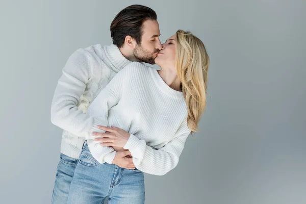 Bearded Man Blonde Woman Knitted Sweaters Kissing Isolated Grey — Fotografia de Stock