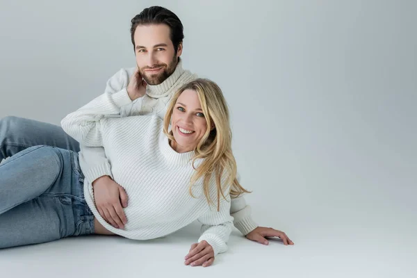 Cheerful Man Woman White Knitted Sweaters Looking Camera Grey — Stockfoto