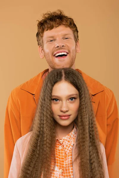 Joyful Man Red Hair Smiling Girlfriend Wavy Hair Isolated Beige — Stockfoto