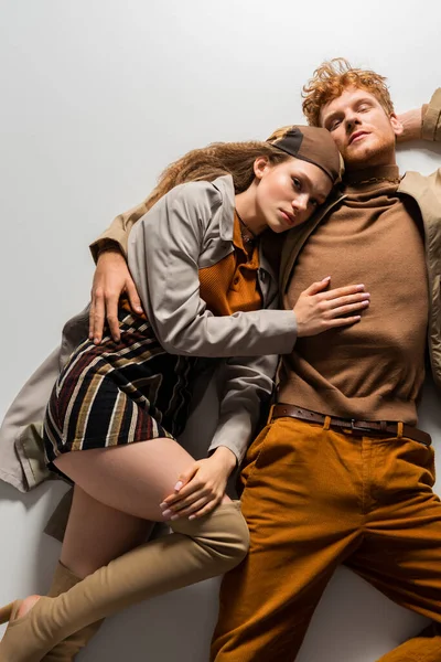 Top View Stylish Young Man Girl Autumnal Outfits Lying Together — Fotografia de Stock
