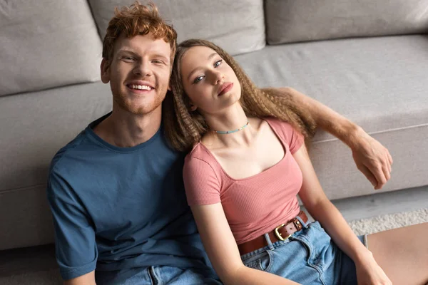 High Angle View Young Couple Smiling While Sitting Couch Modern — Φωτογραφία Αρχείου